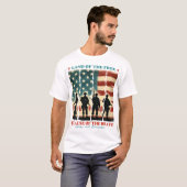 Land der Freiheit wegen der Tapferkeit T-Shirt (Vorne ganz)
