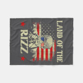 Land Of The Rizz Funny Patriotic Trump 4th Of July Fleecedecke (Vorderseite (Horizontal))