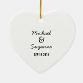 Land-Paar-Junge und Mädchen, die Hände halten Keramik Ornament (Hinten)