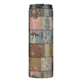 Land Patchwork Steppdecke, 3D Textur. Thermosbecher (Rückseite)