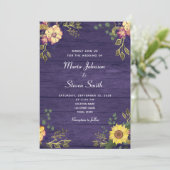 Land Rustikale Lila Blütenhochzeit Einladung (Stehend Vorderseite)