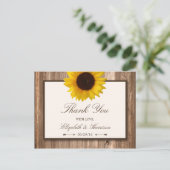 Land Rustikale Sonnenblumen & Braun-Holz Hochzeit Postkarte (Stehend Vorderseite)