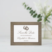 Land Rustikales Hufeisen auf Burlap Save the Date Ankündigungspostkarte (Stehend Vorderseite)