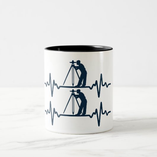 Land Surveyor Heartbeat Zweifarbige Tasse (Mittel)