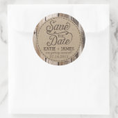 Land Western Holz Rustikales Save the Date Label Runder Aufkleber (Tasche)
