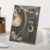 Länderstiefel, Tischnummern aus Holz und Stallholz Sockelschild (In SItu)