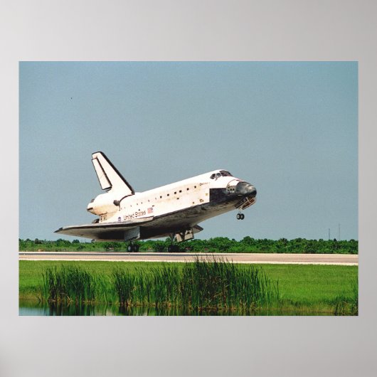 Landing of Space Shuttle Discovery (STS-105) Poster (Vorne)