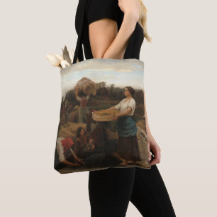Ländliche Frauen, die Rapssamen durch Tasche