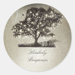 Ländliche Hochzeit mit Baum und Lichtern Runder Aufkleber