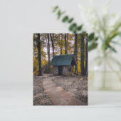 Ländliche Waldhütte mit Steinweg Postkarte (Stehend Vorderseite)