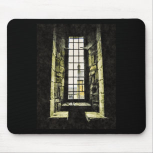 Ländlicher Fensterblick mit Steinmauern und Gebäud Mousepad