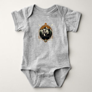 Ländlicher, vintage Outdoor-Bär-Berg Baby Strampler