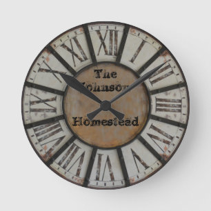 Ländliches Bauernhaus mit römischen Ziffern Runde Wanduhr