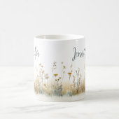 Ländliches Feld mit Wildblumen-Monogramm Kaffeetasse (Mittel)