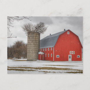 Ländliches rotes Landhaus Postkarte