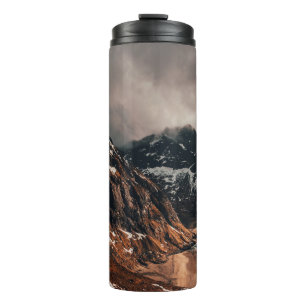 LANDSCAPE FOTOGRAFIE DES BROWN BERGES ÜBER WAT THERMOSBECHER