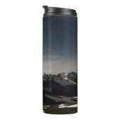 LANDSCAPE FOTOGRAFIE DES SCHWARZEN UND WEISSEN BER THERMOSBECHER (Nach rechts gedreht)