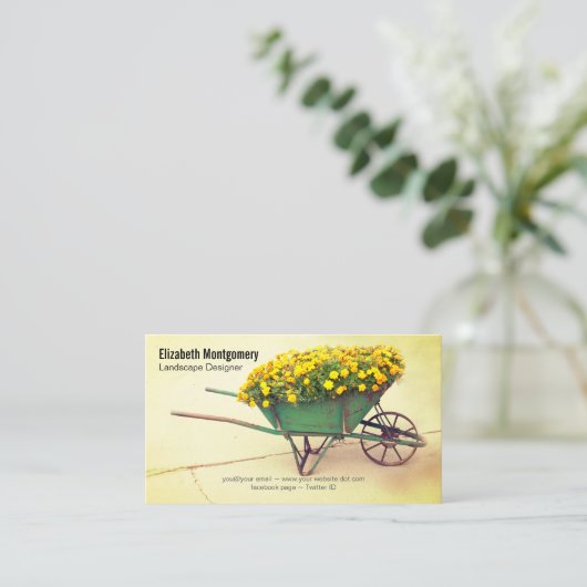 Landscaper Vintag Wheelbarrow Marigold Blume Visitenkarte (Stehend Vorderseite)