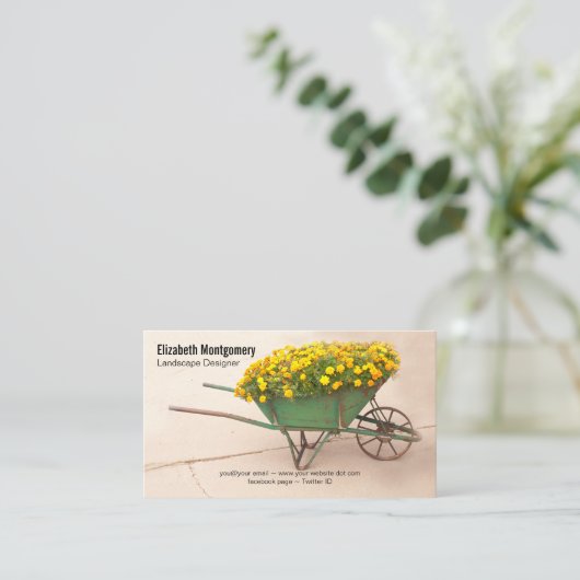 Landscaper Vintag Wheelbarrow Marigold Blume Visitenkarte (Stehend Vorderseite)