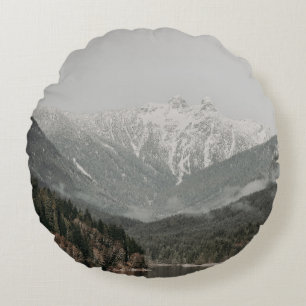 LANDSCHAFT AUS BÄUMEN UND BERG RUNDES KISSEN