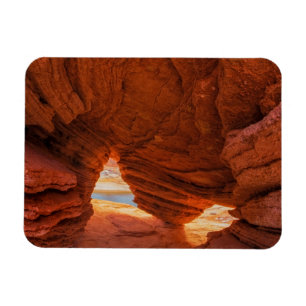 Landschaft einer erodierten Sandsteinhöhle Magnet