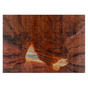 Landschaft einer erodierten Sandsteinhöhle Schneidebrett
