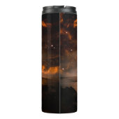 Landschaft in fantasievoller Alien mit flammendem Thermosbecher (Rückseite)