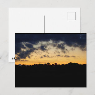 Landschaft in Silhouette bei Dämmerung Postkarte