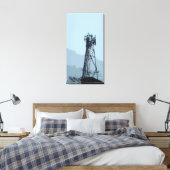 Landschaft mit einem mobilen Signalturm. Leinwanddruck (Insitu (Schlafzimmer))