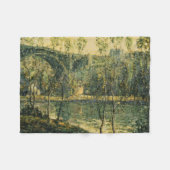 Landschaft mit Fluss und Brücke: Frühlingsvormitta Fleecedecke (Vorderseite (Horizontal))