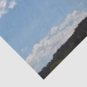 Landschaft mit grünen Hügeln, Bäumen und Wolken Seidenpapier (Detail)