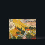 Landschaft mit Haus und PloughmaVincent van Gogh Postkarte<br><div class="desc">Landschaft mit Haus und Plowman. Vincent Willem van Gogh. Landschaft in leuchtend warmen Farben. Es gibt ein Haus mit rotem Dach an der Straße. Gelbe Felder gehen die Hügel hinauf. Auf dem Feld erntet ein Mann mit einem Pferd. Reproduktion berühmter Kunstbilder im öffentlichen Bereich.</div>