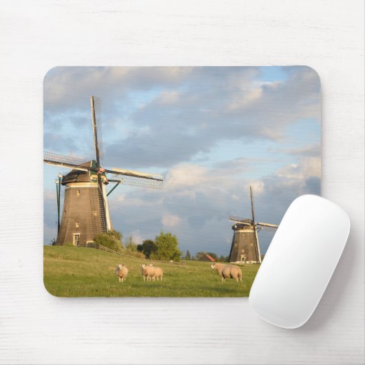 Landschaft mit Windmühlen und Schafen Mousepad (Mit Mouse)