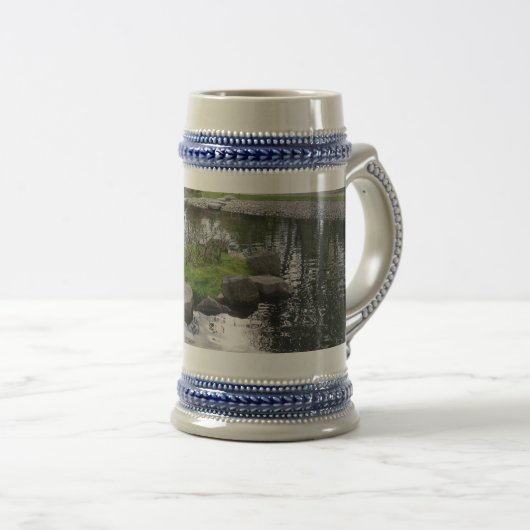 Landschaft & Pool Grau/Blau 22 oz Stein Bierglas (VorderseiteRechts)
