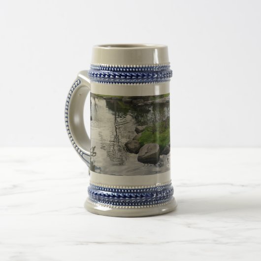 Landschaft & Pool Grau/Blau 22 oz Stein Bierglas (Vorderseite Links)