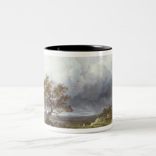 Landschaft unter einem stürmischen Himmel Zweifarbige Tasse (Mittel)