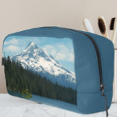 Landschaftliche Berghütte und Seenlandschaft Waschbeutel
