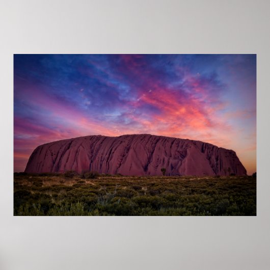 Landschaftliche Fotografie - Uluru bei Sonnenunter Poster (Vorne)