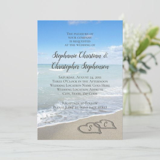 Landschaftliche Herzen bei einer Hochzeit am Sands Einladung (Stehend Vorderseite)