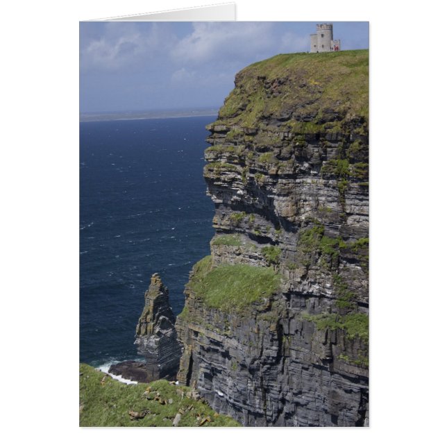 Landschaftliche Klippen von Moher und O'Brien Towe (Vorne)