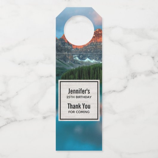 Landschaftliche Landschaftsfotografie über Berg un Flaschenanhänger (Vorderseite)