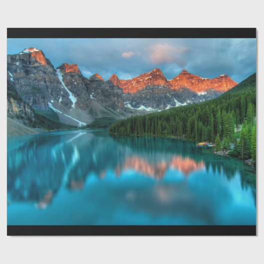 Landschaftliche Landschaftsfotografie über Berg un Geschenkpapier (Flach)