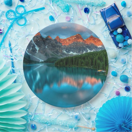 Landschaftliche Landschaftsfotografie über Berg un Pappteller (Party)