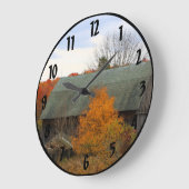 Landschaftliche malerische Herbstfarben Alte Holzf Große Wanduhr (Winkel)