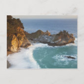 Landschaftliche McWay Falls stürzt in den Strand u Postkarte (Vorderseite)