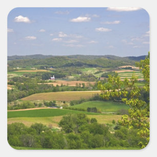 Landschaftliche Sicht auf das Ackerland südlich vo Quadratischer Aufkleber