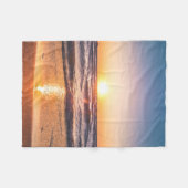Landschaftliche Sicht auf das Meer bei Sonnenunter Fleecedecke (Vorderseite (Horizontal))