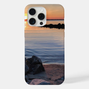 Landschaftliche Sicht auf den Ozean bei Morgengrau iPhone 15 Pro Max Hülle