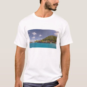 Landschaftliche Sicht auf die Bitter End Yacht Clu T-Shirt