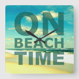 Landschaftliche Uhr zur Zeit am Strand